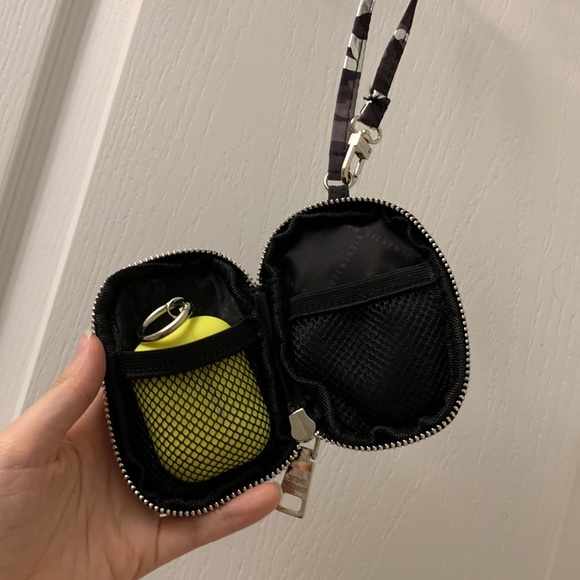 Steve Madden Black / Grey / Silver Headphones / Airpod’s Pouch / Case - Picture 9 of 9